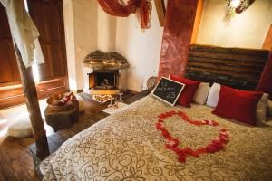 A bed or beds in a room at Orgullo Rural