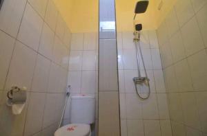 Ένα μπάνιο στο Intan Inn Hostel