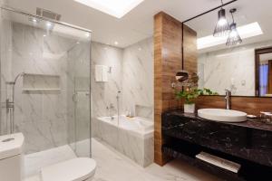 A bathroom at Summit Hotel Tacloban