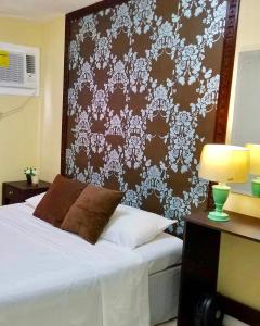 Postel nebo postele na pokoji v ubytování Super Cute Hampton Suites