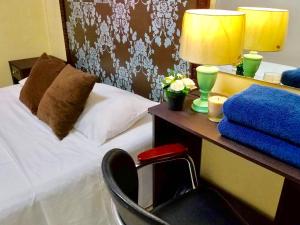 Postel nebo postele na pokoji v ubytování Super Cute Hampton Suites