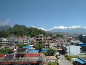 Uma vista geral da montanha ou uma vista da montanha a partir do hotel