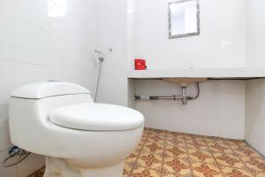 Kúpeľňa v ubytovaní RedDoorz Syariah at Kebun Raya Yogyakarta