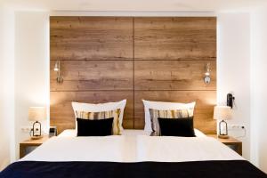 a bedroom with a large bed with two pillows at Hotel Restaurant Zwergschlösschen in Gera +84 photos