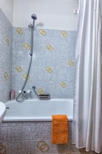 Vannituba majutusasutuses Minusio, Casa Gottardo - nahe Zentrum Locarno und See Lago Maggiore, mit Balkon und Parkplatz