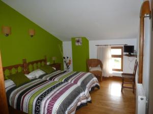 Postel nebo postele na pokoji v ubytování Hostal Ezkurra