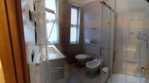 A bathroom at Hotel Europa