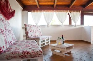 a living room with a couch and a table at Case Vacanza Torre Canne in Torre Canne