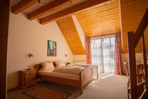 Postel nebo postele na pokoji v ubytování Gästehaus Hellmer + 22 fotografií