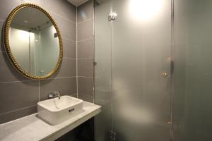 Koupelna v ubytování SOYU Hotel