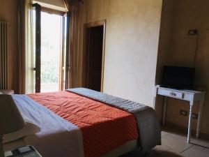 מיטה או מיטות בחדר ב-Casale Elisa