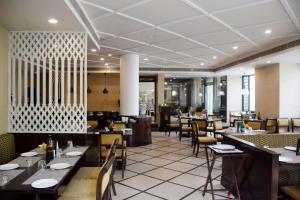 Restaurace v ubytování La Place Sarovar Portico