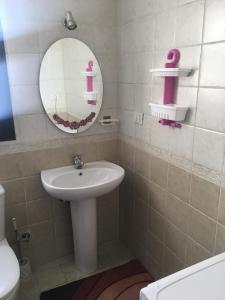 A bathroom at Pool View One bedroom Apt - B103