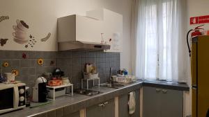 a kitchen with a sink and a microwave at La Lupa in Trastevere in Rome