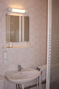 Fotografie z fotogalerie ubytování Hôtel des Voyageurs - Cronat v destinaci Cronat