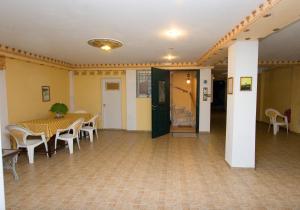 a dining room with a table and chairs at Diavlos Oreon in Oreoi +19 photos
