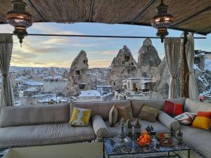 Istumisnurk majutusasutuses Artemis Cave Suites & Spa- Adults Only