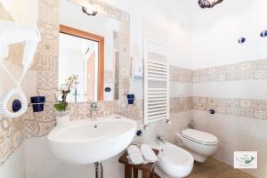 Kúpeľňa v ubytovaní B&B Palazzo Pinto 2 + 37 fotografií