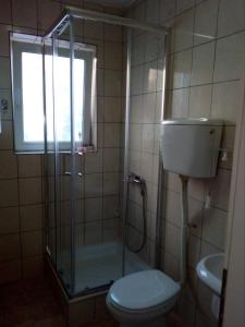 Koupelna v ubytování Apartment Viktor 2 stan na dan