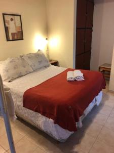 Łóżko lub łóżka w pokoju w obiekcie El Retorno Hostel