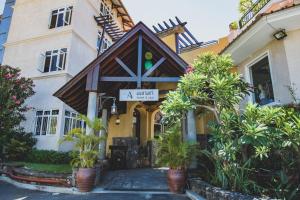 a building with plants in front of it at Aanari Hotel & Spa in Flic-en-Flac