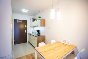 Kuchnia lub aneks kuchenny w obiekcie Apartamenty Świnoujście - Bałtycka