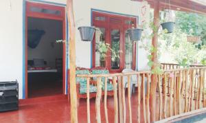 Balkón nebo terasa v ubytování Deneth Homestay