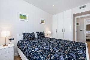 Posteľ alebo postele v izbe v ubytovaní PENTHOUSE CABO ROIG - ALDEAS I