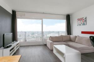 Et sittehjørne på City centre apartment with a beautiful view #expat