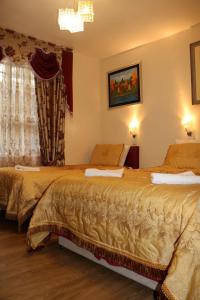 En eller flere senge i et værelse på Barry House + 152 billeder