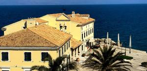 AAY- Best Corfu Town & Sea Apart 2bedroom Renovated + lift / Comfy&Design+WiFi с высоты птичьего полета