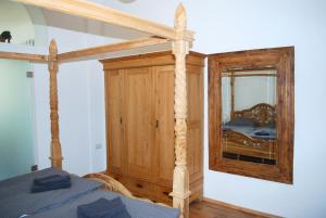 a bedroom with a bed and a mirror at Altenbochumer Apartment in Bochum