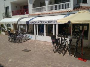 Reštaurácia alebo iné gastronomické zariadenie v ubytovaní Apartments Kione Playa Romana Park