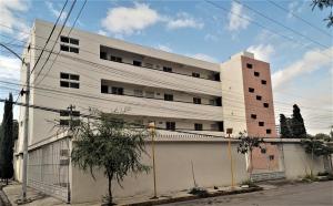 El edificio en el que está el departamento