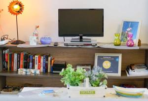TV a/nebo společenská místnost v ubytování Anemona Apartment