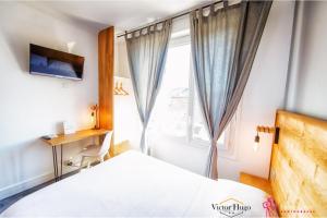 Letto o letti in una camera di Hôtel Victor Hugo Lorient