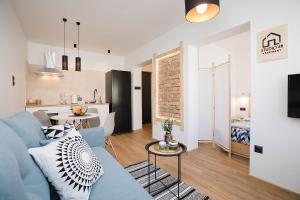Televízia a/alebo spoločenská miestnosť v ubytovaní Studio 49 Apartment