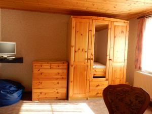 a bedroom with a bunk bed and a wooden cabinet at Pension Ute in Zeulenroda