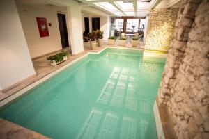 a large swimming pool with blue water in a building at Mabu Curitiba Business in Curitiba