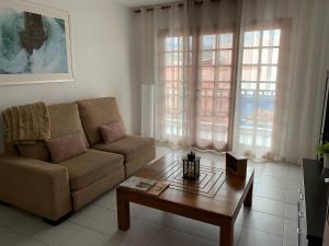 a living room with a couch and a coffee table at Apartamento Sol in Alcalá