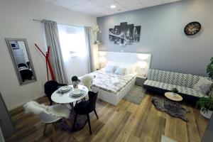 Postel nebo postele na pokoji v ubytování Studio apartman Summer Flower
