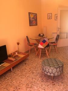 Televízia a/alebo spoločenská miestnosť v ubytovaní Siracusa Vacanze