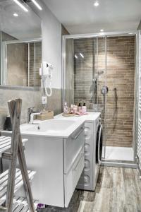 a bathroom with a sink and a washing machine at Il Nido nel Chianti in Greve in Chianti