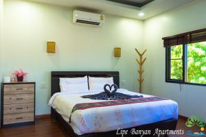 Lipe Banyan Apartments客房内的一张或多张床位