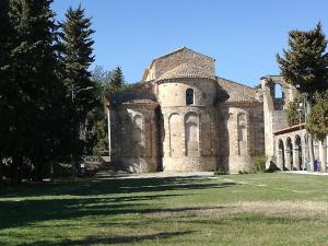an old stone building with trees in the yard at La dimora del giurista in Rossano