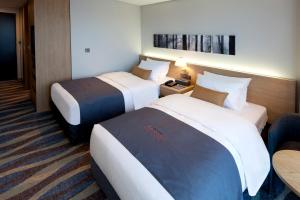 Ramada Encore by Wyndham Gimpo Han River Hotel客房内的一张或多张床位