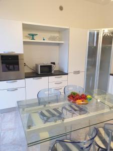 Kuchyň nebo kuchyňský kout v ubytování Cà Vivaldi penthouse 5terreparco