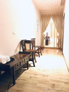 a living room with a wooden table and chairs at 橙橙民宿 in Ruifang