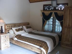 Postel nebo postele na pokoji v ubytování Arsa Homestay & Spa