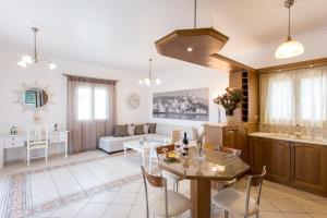 Posedenie v ubytovaní Panos Luxury Suite